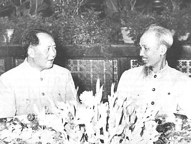 16 Ho_Chi_Minh_Mao_1955.jpg - Mao Tse-tung e Ho Chi Minh